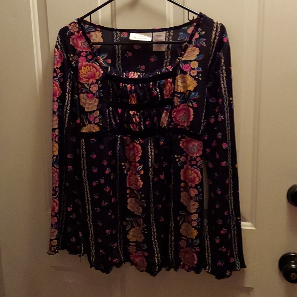 Women's Maternity Announcements top